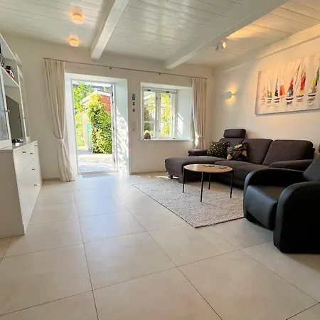 Oma Hansen's Huus בית נופש